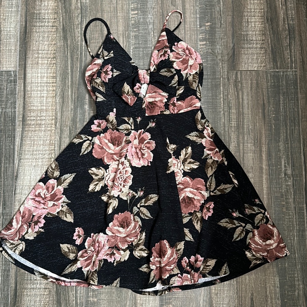Floral mini dress size large never worn